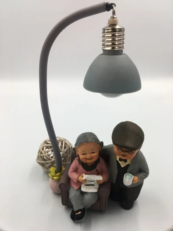 Ręcznie robione figurki babci i dziadka