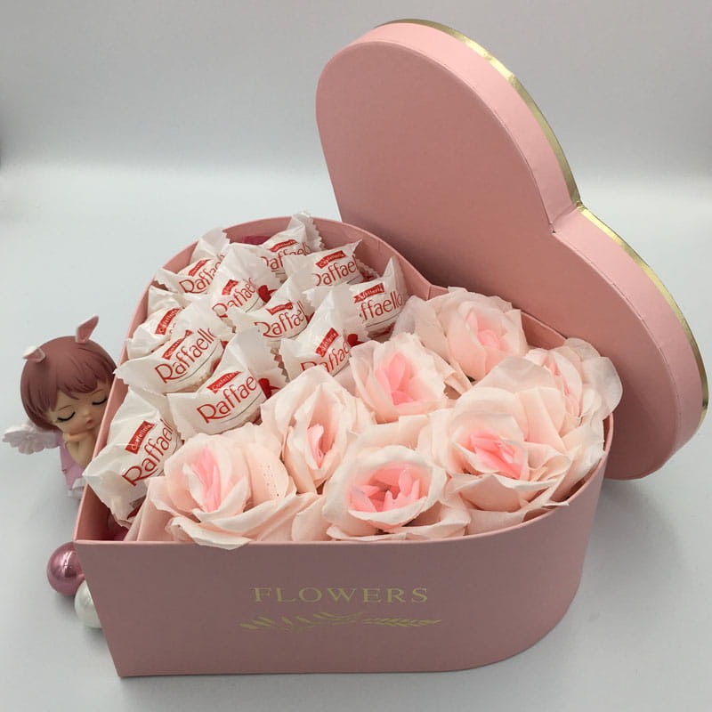 prezent dla dziewczyny - różowy flower box z rafaello