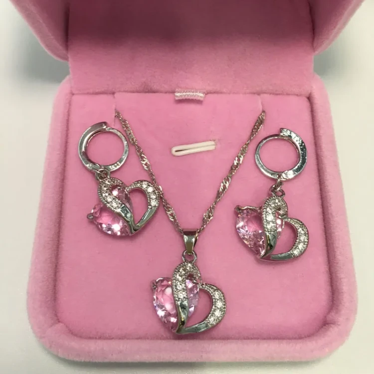 Luksusowy zestaw biżuterii marki "Bamuer"— naszyjnik i kolczyki ze sterlingowego srebra 925 (Silver Plated) w kształcie serca z granatową cyrkonią.