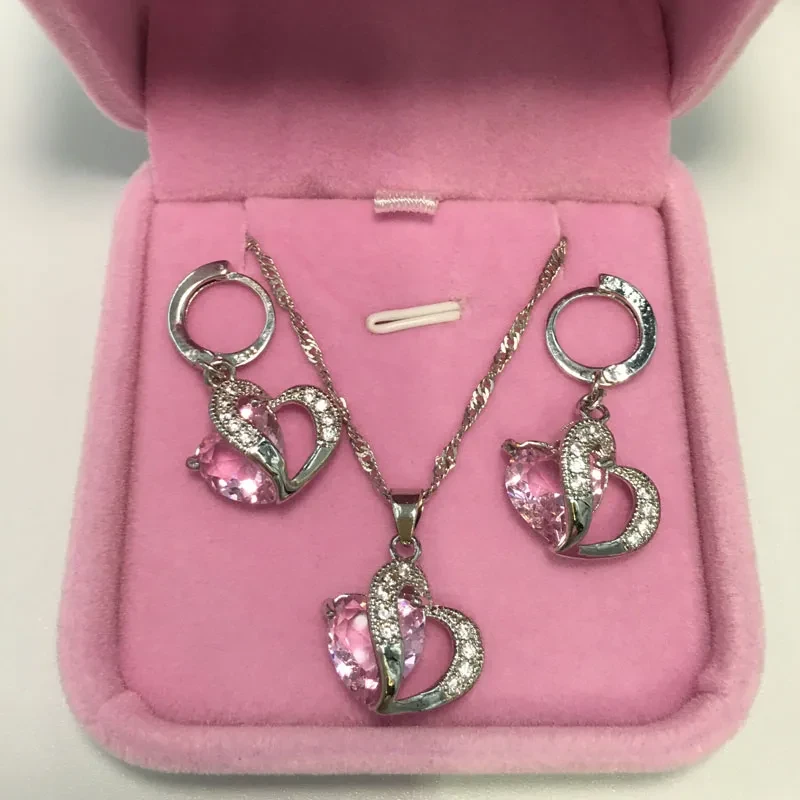 Luksusowy zestaw biżuterii marki "Bamuer"— naszyjnik i kolczyki ze sterlingowego srebra 925 (Silver Plated) w kształcie serca z granatową cyrkonią.