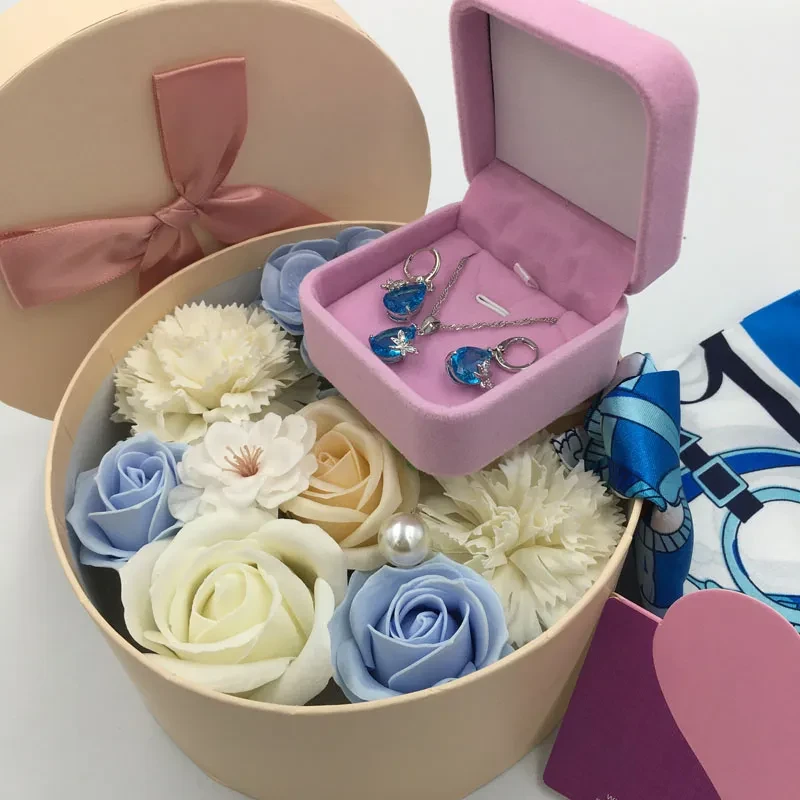 flower box z biżuterią dla par Je T'aime