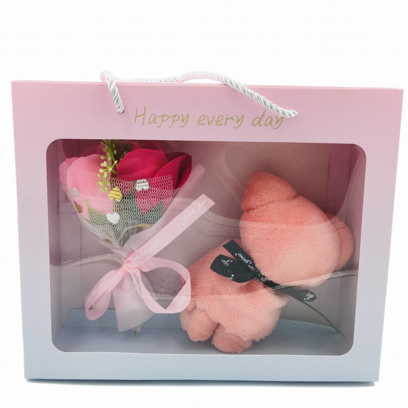 Zestaw prezentowy z ręcznikiem i bukietem dla dziewczyny