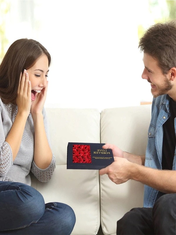 Elegancki zestaw z różami - elegancki prezent na dzień kobiet dla niej