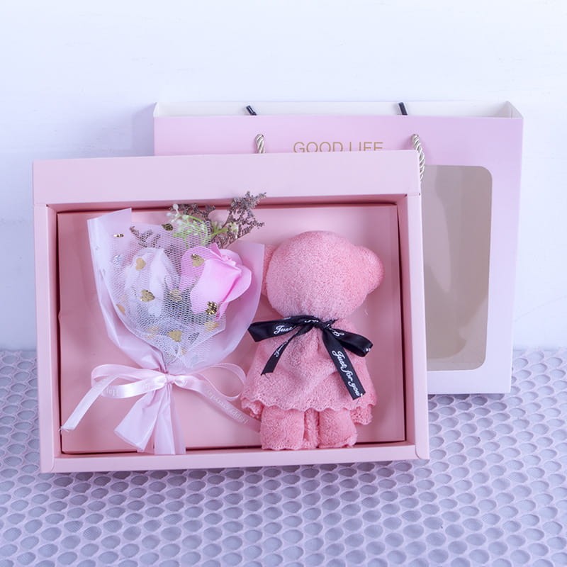 Ozdobne pudełko Róże mydlane - bukiet Ręcznik w kształcie pluszowego misia