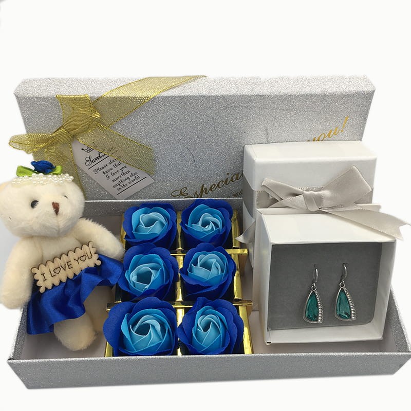 Biżuteria marki "Bamuer"— naszyjnik albo kolczyki ze sterlingowego srebra 925 (Silver Plated) w kształcie serca z granatową cyrkonią.