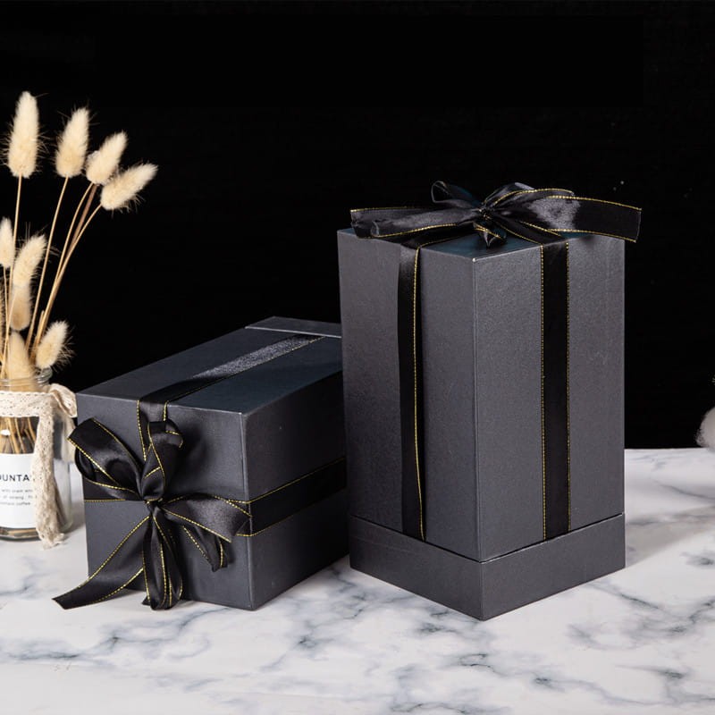 Wieczna róża „Belle Amour” z delikatnym światłem LED — luksusowa, trwała ozdoba w szklanej kopule.