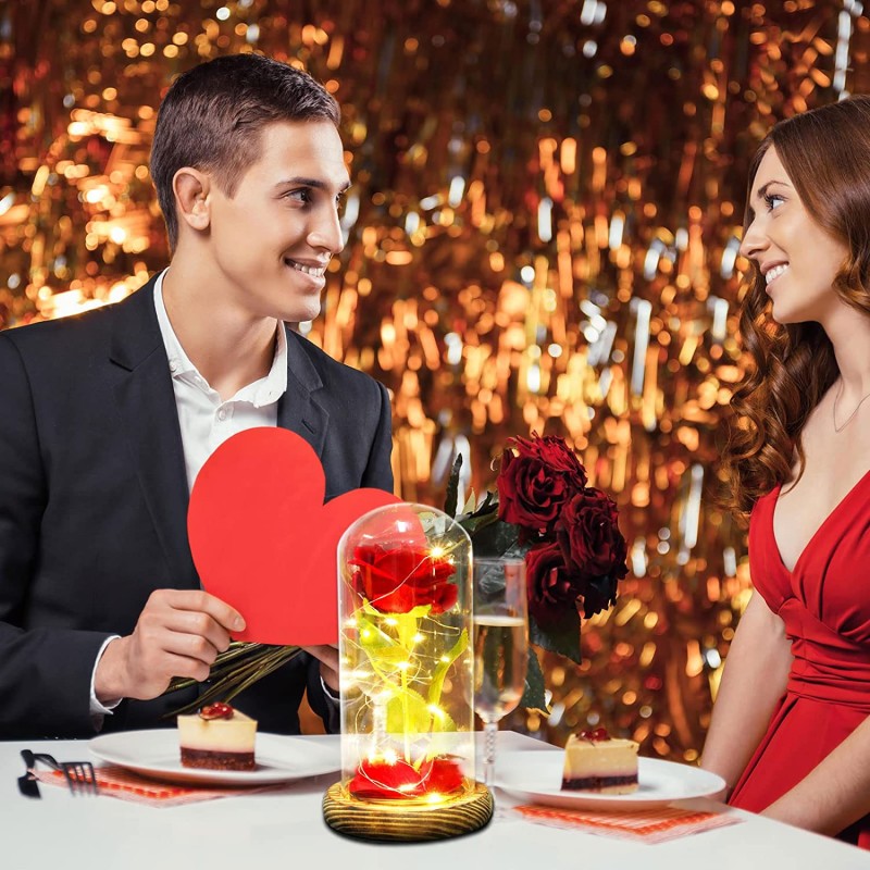 Elegancka wieczna róża „Belle Amour” w podświetlanej kopule — efektowny upominek o ponadczasowym charakterze.