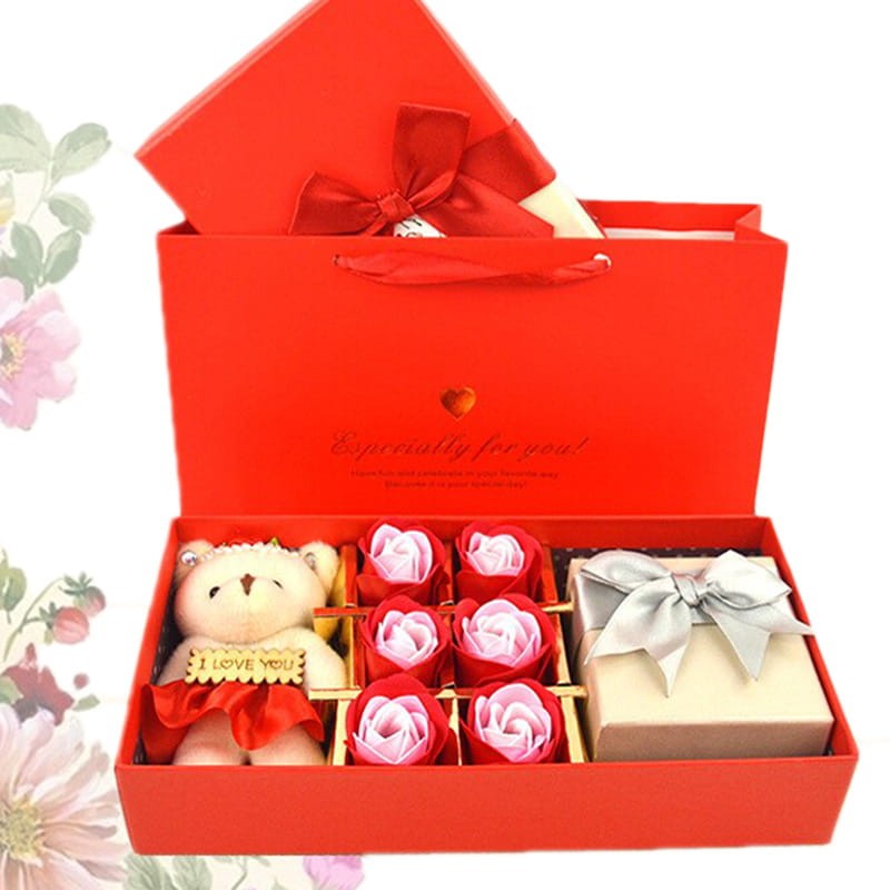 Miś z Kwiatami Mydlanymi – Uroczy Prezent na Urodziny dla Mamy lub Dziewczyny