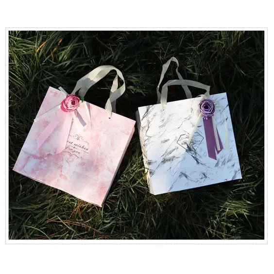 Torba prezentowa w kolorze pudelka.webp