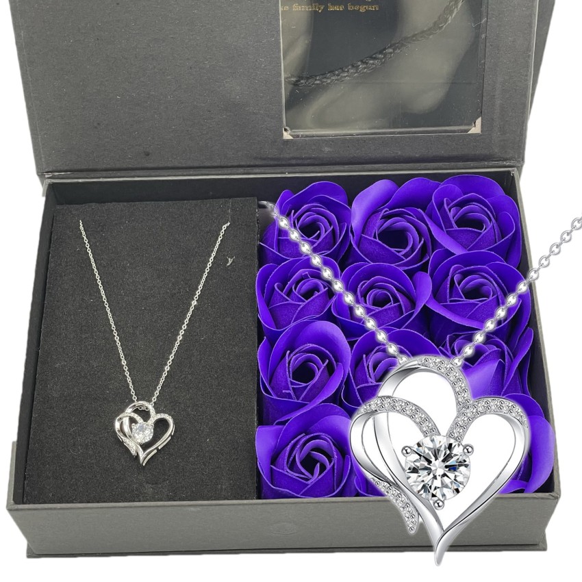 Elegancki zestaw z  różami - naszyjnik w kształcie serca z cyrkonią