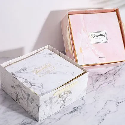 Pudełko z marmurowym nadrukiem