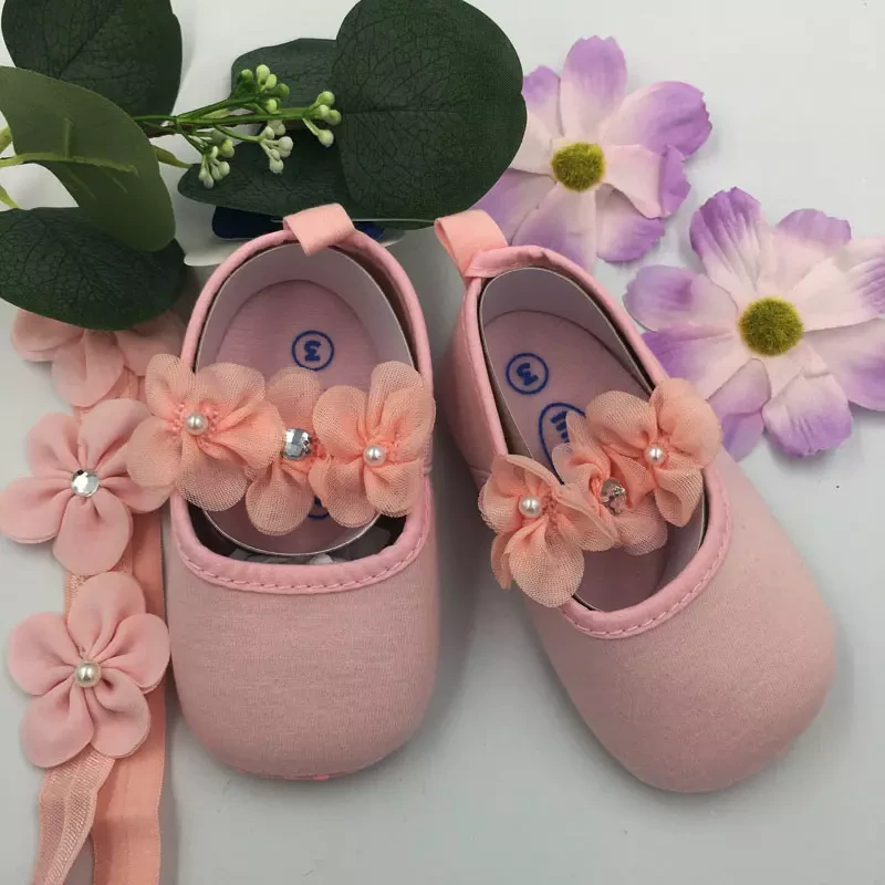 Buty dla dziewczynki i kwiatowa opaska