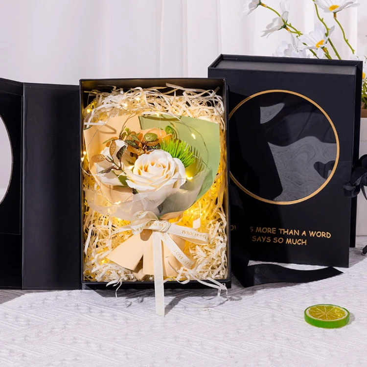 Flowerbox Książka Kwiaty Mydlane Róże prezent na Dzień Mamy