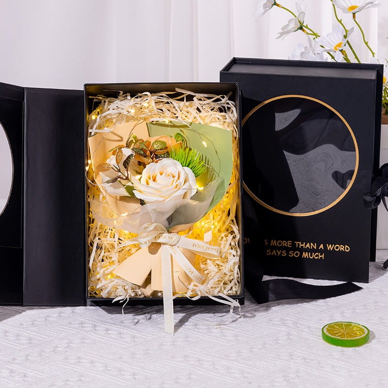 Flowerbox Książka Kwiaty Mydlane Róże prezent na Dzień Mamy