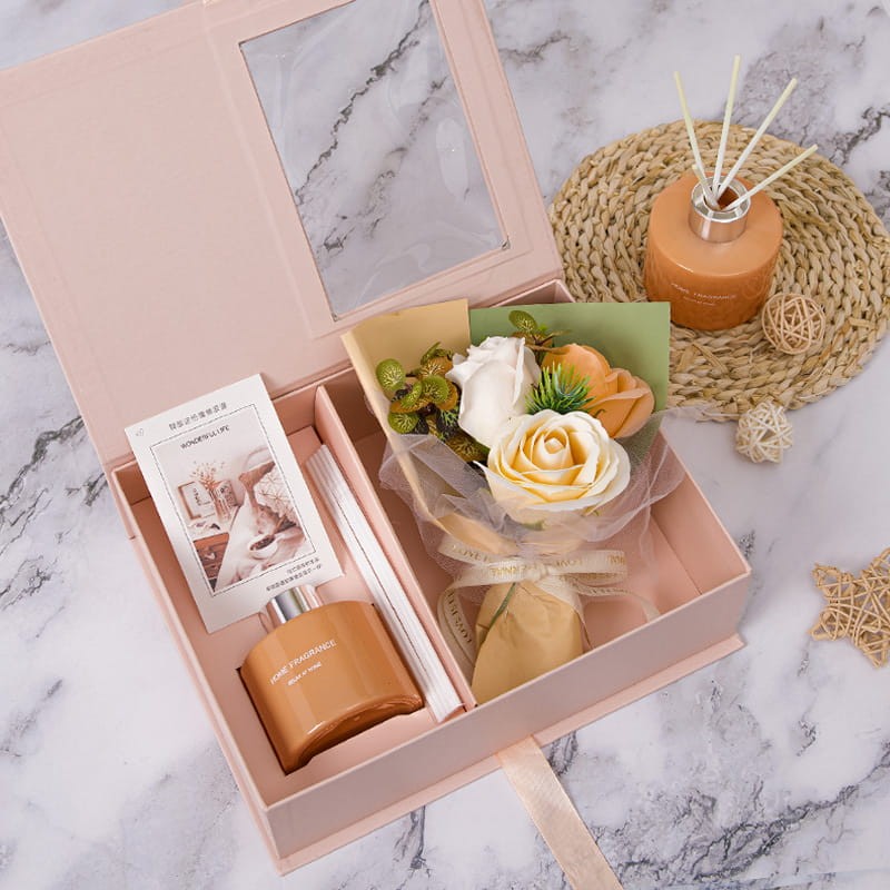 Bukiet róż z dyfuzorem dla Niej - Prezent na Walentynki