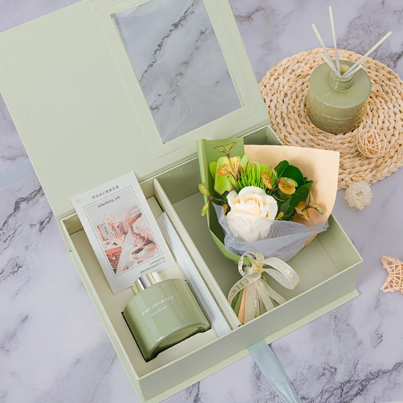 Bukiet róż z dyfuzorem dla Niej - Prezent na Walentynki