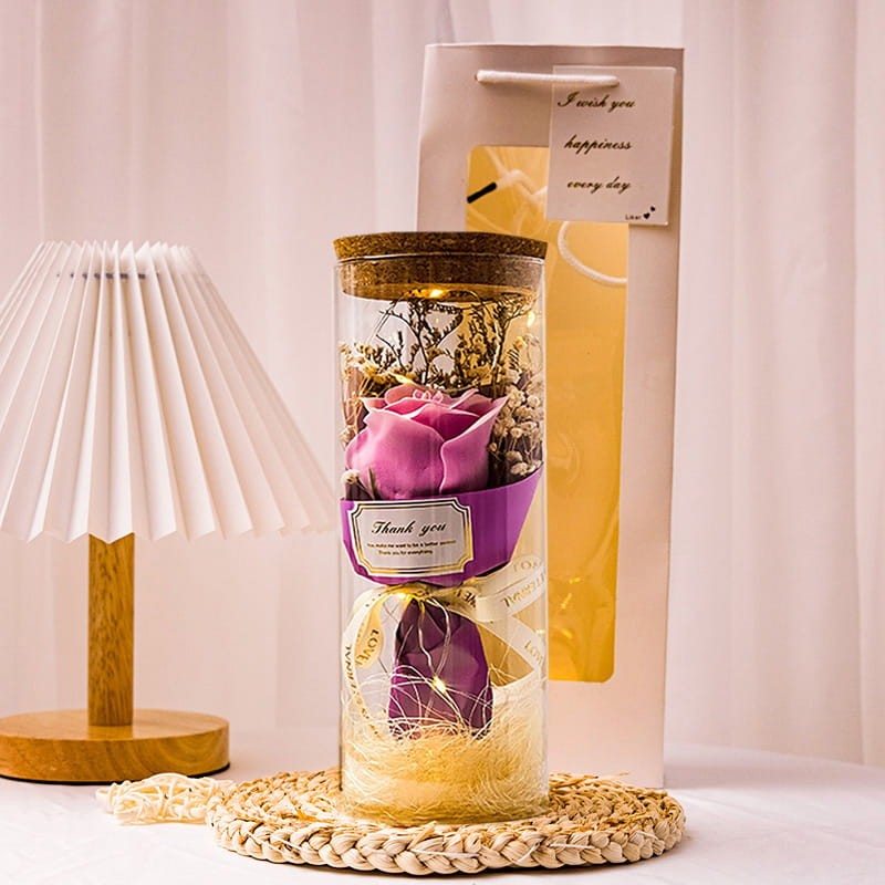 Prezent na Walentynki - Bukiet pachnących róż mydlanych pod szklaną kolbą