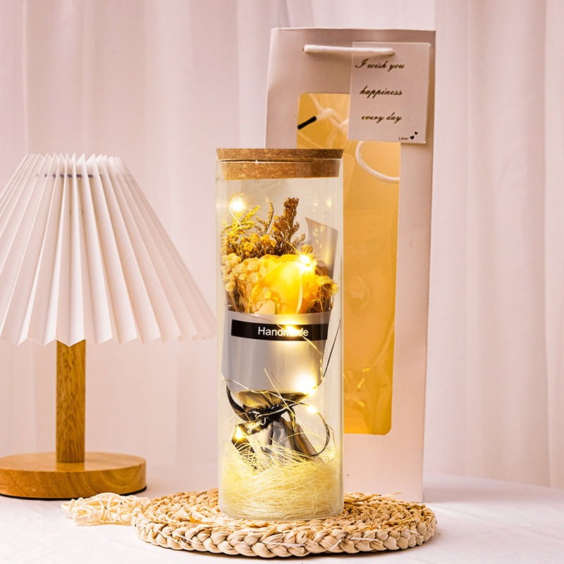 Prezent na Walentynki - Bukiet pachnących róż mydlanych pod szklaną kolbą