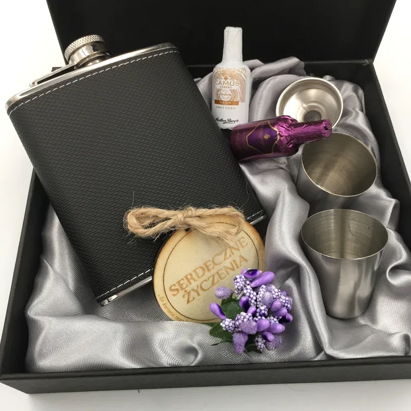 czarny box dla chlopaka z piersiówką