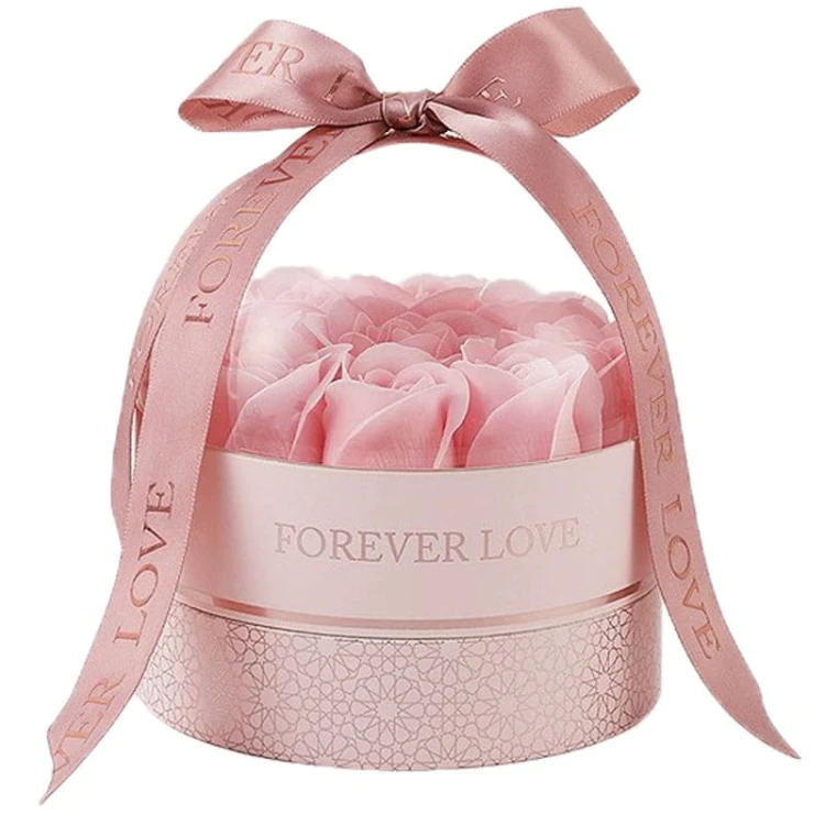 Flower Box z holenderskimi rubinowymi różami mydlanymi „Red Charm Collection” — elegancki, gotowy na prezent.