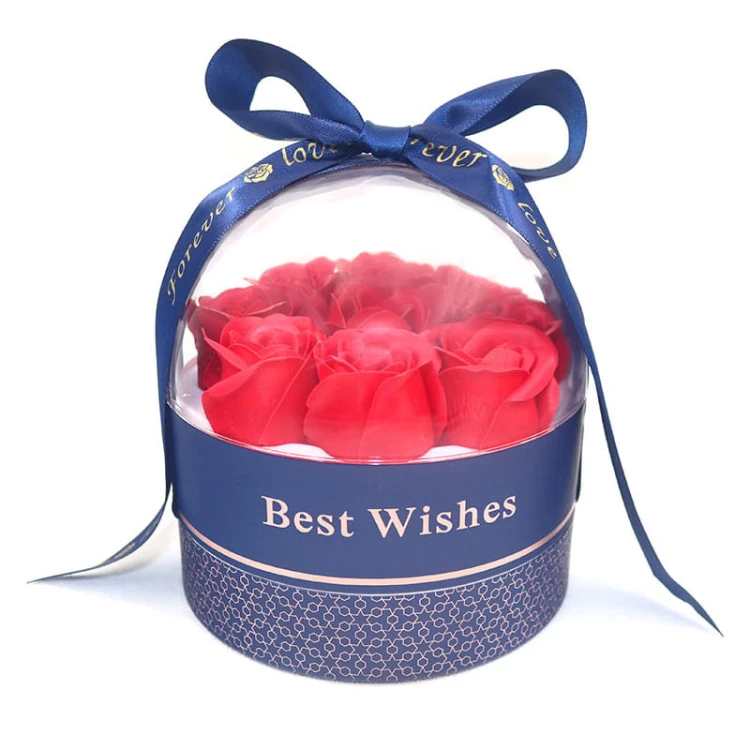 Flower box z mydlanymi różami i kartką – elegancki prezent dla koleżanki, mamy lub nauczyciela. Gotowy do wręczenia.