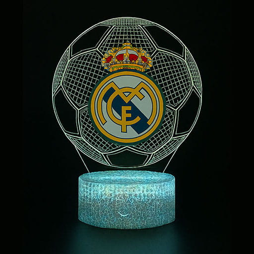 Personal 3D Lamp FC Real Madryt – lampka LED USB z nadrukiem herbu klubu i pilotem do zmiany kolorów.