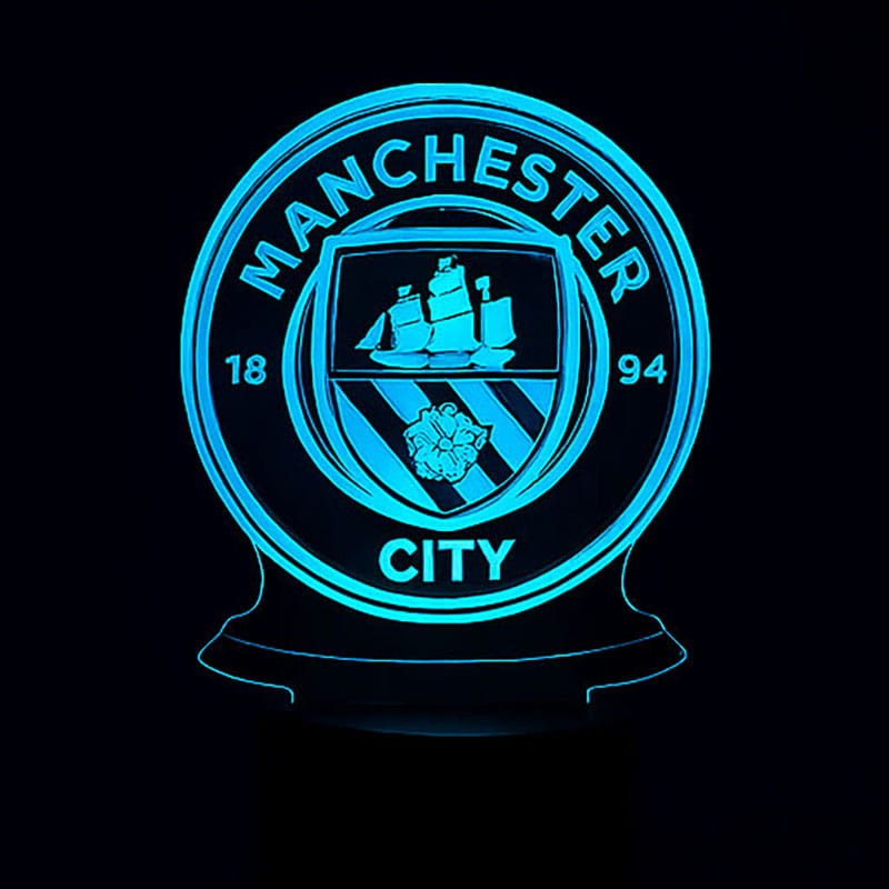 Zestaw lampki 3D LED Manchester City Ball z pilotem, czarną podstawą, kablem USB i pudełkiem prezentowym.