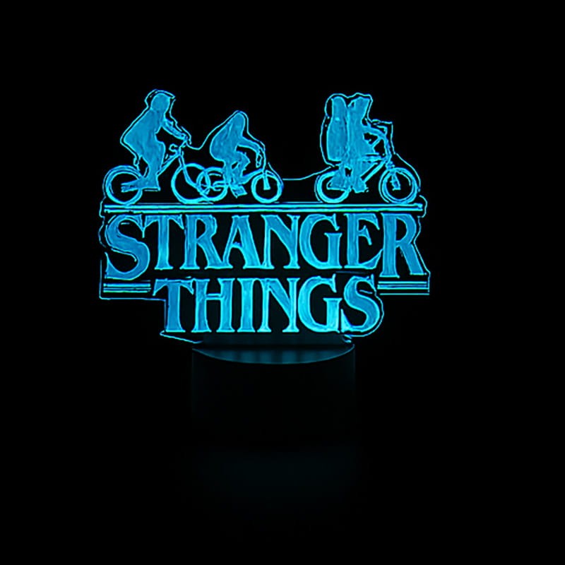 Lampka nocna 3D LED USB – Stranger Things. Efektowna lampka dla fana serialu Netflixa. 16 kolorów, pilot i zasilanie USB – idealny prezent i dekoracja wnętrza.