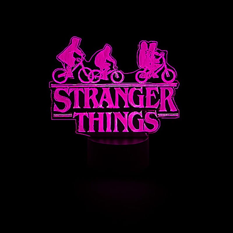 Lampka nocna 3D LED USB – Stranger Things. Efektowna lampka dla fana serialu Netflixa. 16 kolorów, pilot i zasilanie USB – idealny prezent i dekoracja wnętrza.