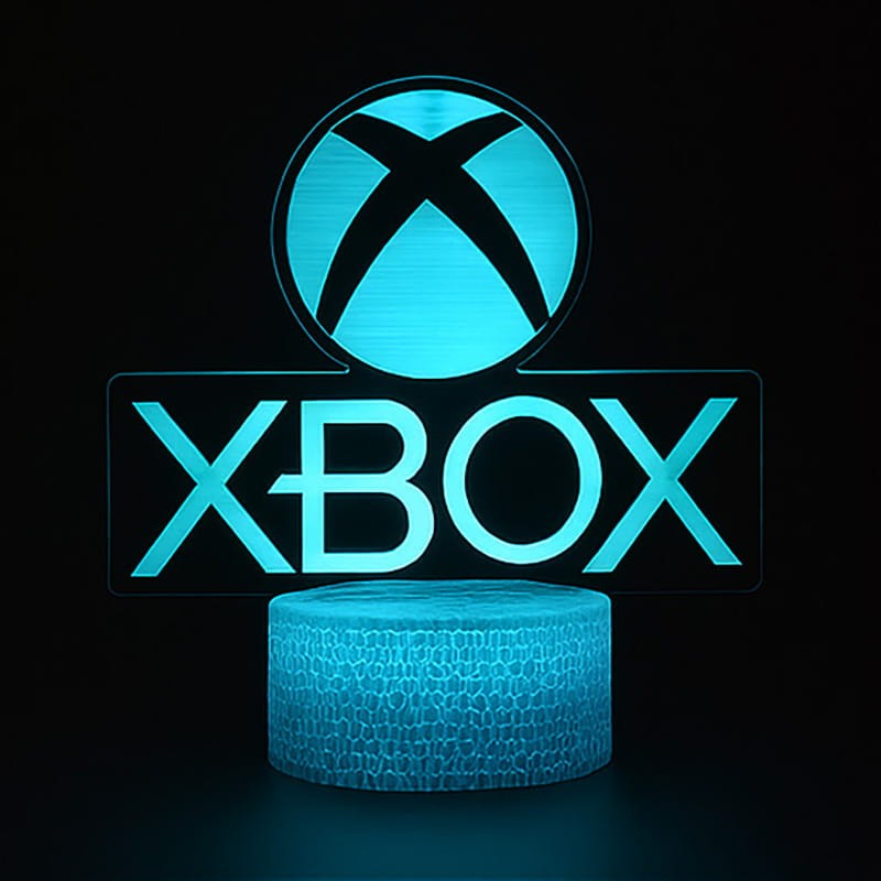 Lampka nocna 3D LED USB z pilotem – Playstation & Xbox . Efekt 3D, 16 kolorów światła i gamingowy design – idealna dekoracja i prezent dla gracza.