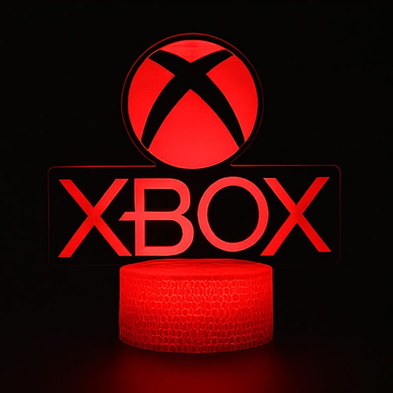 Lampka nocna 3D LED USB z pilotem – Playstation & Xbox . Efekt 3D, 16 kolorów światła i gamingowy design – idealna dekoracja i prezent dla gracza.