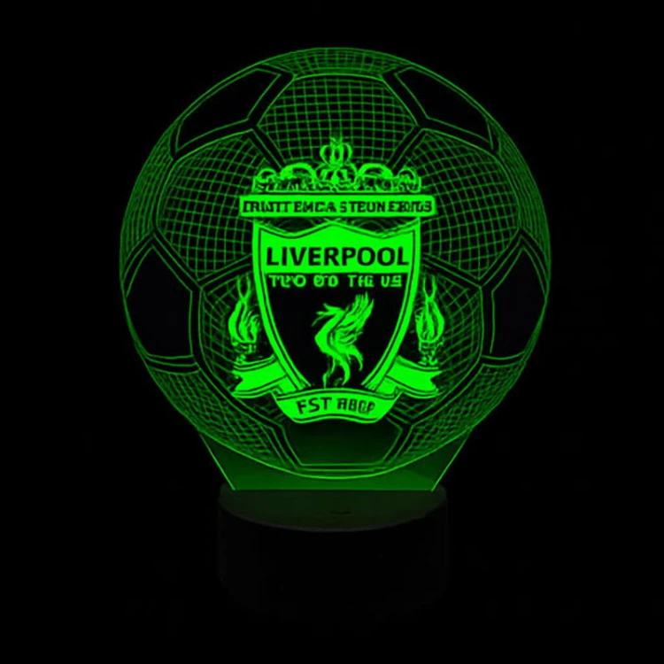 Lampka 3D LED USB Liverpool Ball – piłkarski motyw, czarna podstawa LED, pilot i 16 barw. Klimatyczne światło na wieczór.
