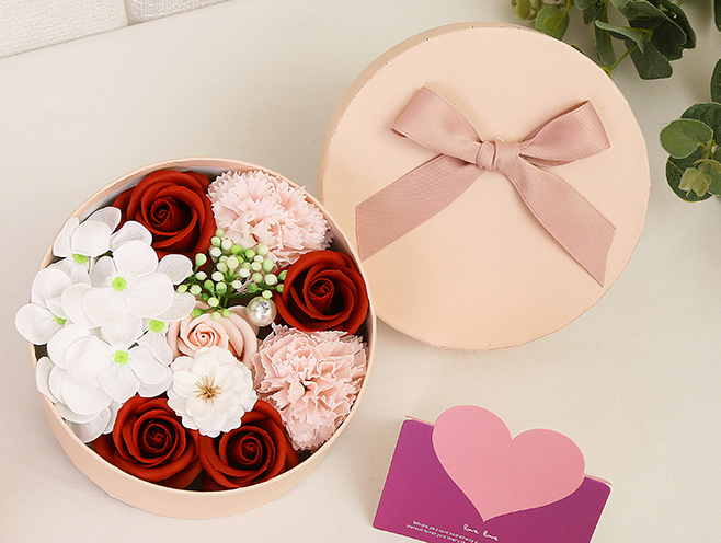 Flower Box „La Vie en Bleu” – Bukiet Francuskie kwiaty Mydlany czerwone