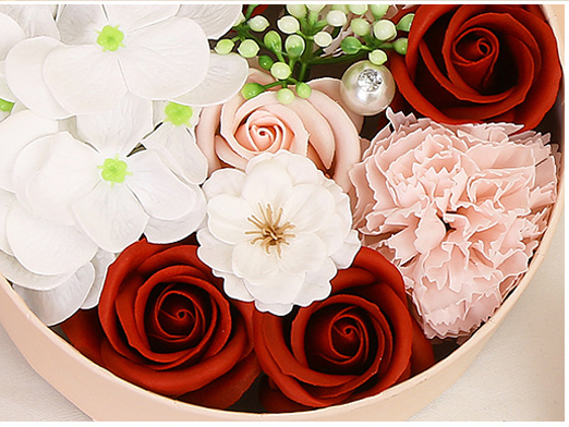 Flower Box „La Vie en Bleu” – Bukiet Francuskie kwiaty Mydlany czerwone